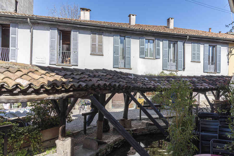 Italia - Milán 176 - barrio de Navigli.jpg